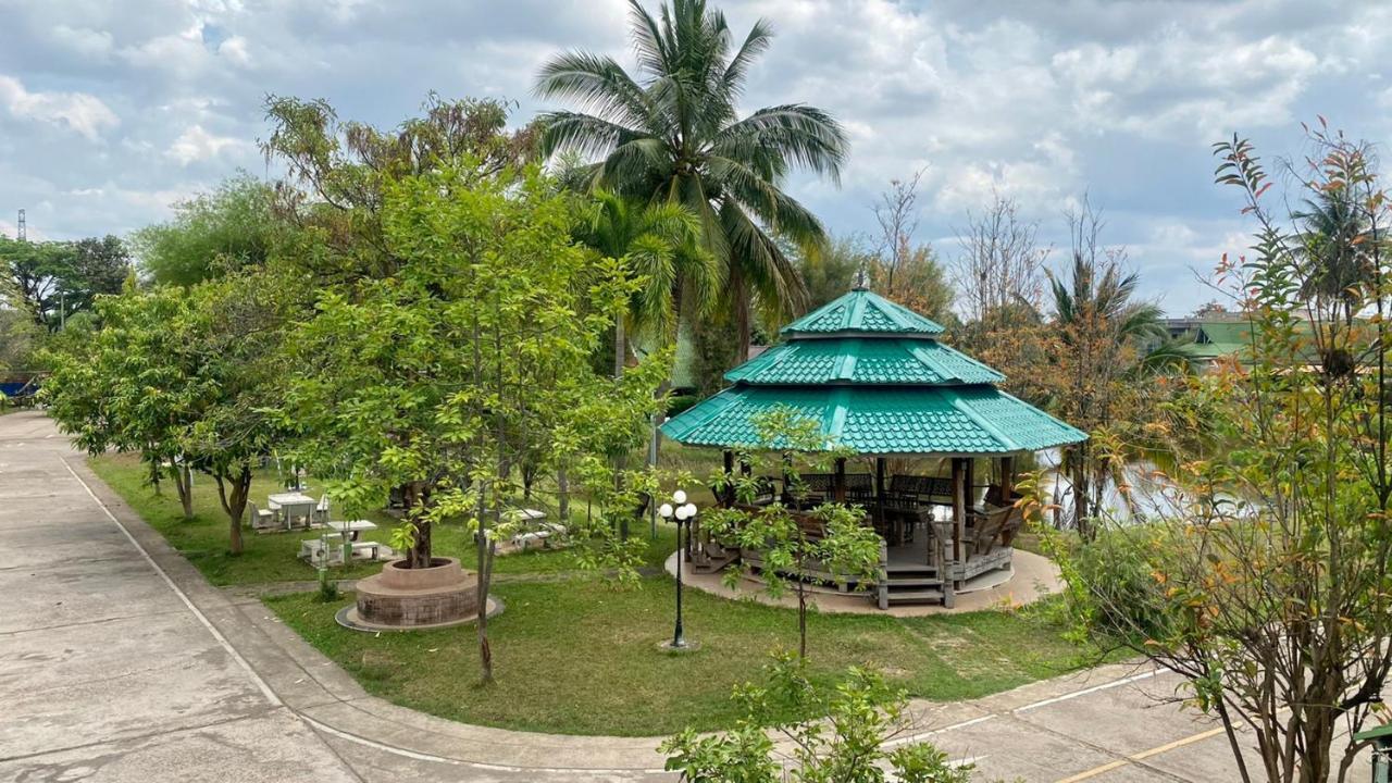Phuphan Park Hotel Sakon Nakhon Dış mekan fotoğraf